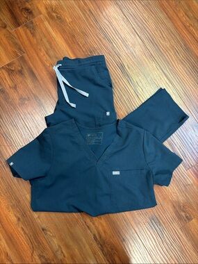 Figs Navy Medical Scrub Set with V-Neck Top & Drawstring Pants